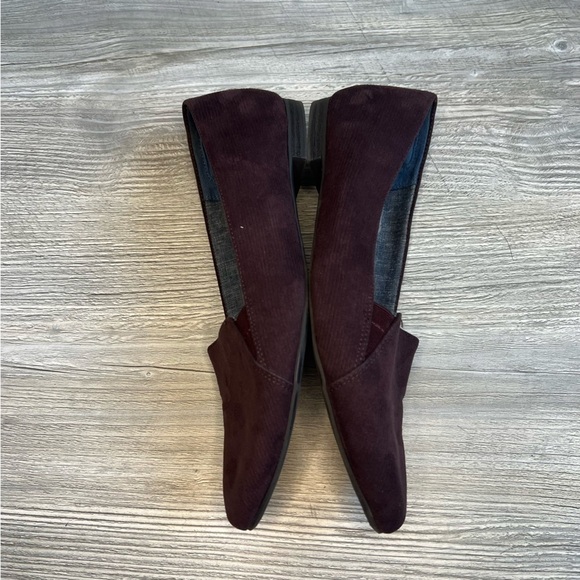 Dr Scholls Woman’s burgundy colored micro cord fabric pointed toe flats size 7.5 - Picture 6 of 9
